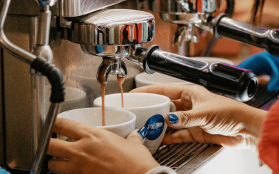 ¿De dónde viene el dulzor del café si no tiene azúcar? La ciencia detrás de la taza